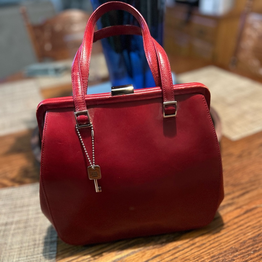 Elegant Fossil Red Leather Handbag